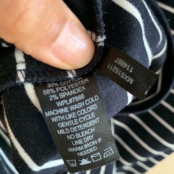 Stripped dress. Sweetheart neck. Statement zipper on back. - Picture 4 of 4